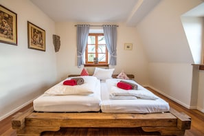 Appartement, plusieurs lits, vue jardin (Nibelungenland) | Fer et planche à repasser, Wi-Fi gratuit, draps fournis