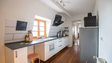 Apartment, Multiple beds, Garden View 'Nibelungenland' (incl. end cleaning fee 45 EUR) | Private kitchen | Microwave, oven, stovetop, dishwasher