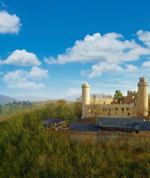 Daily buffet breakfast (EUR 9.50 per person) - Ferienwohnungen auf Schloß Auerbach (Bensheim)