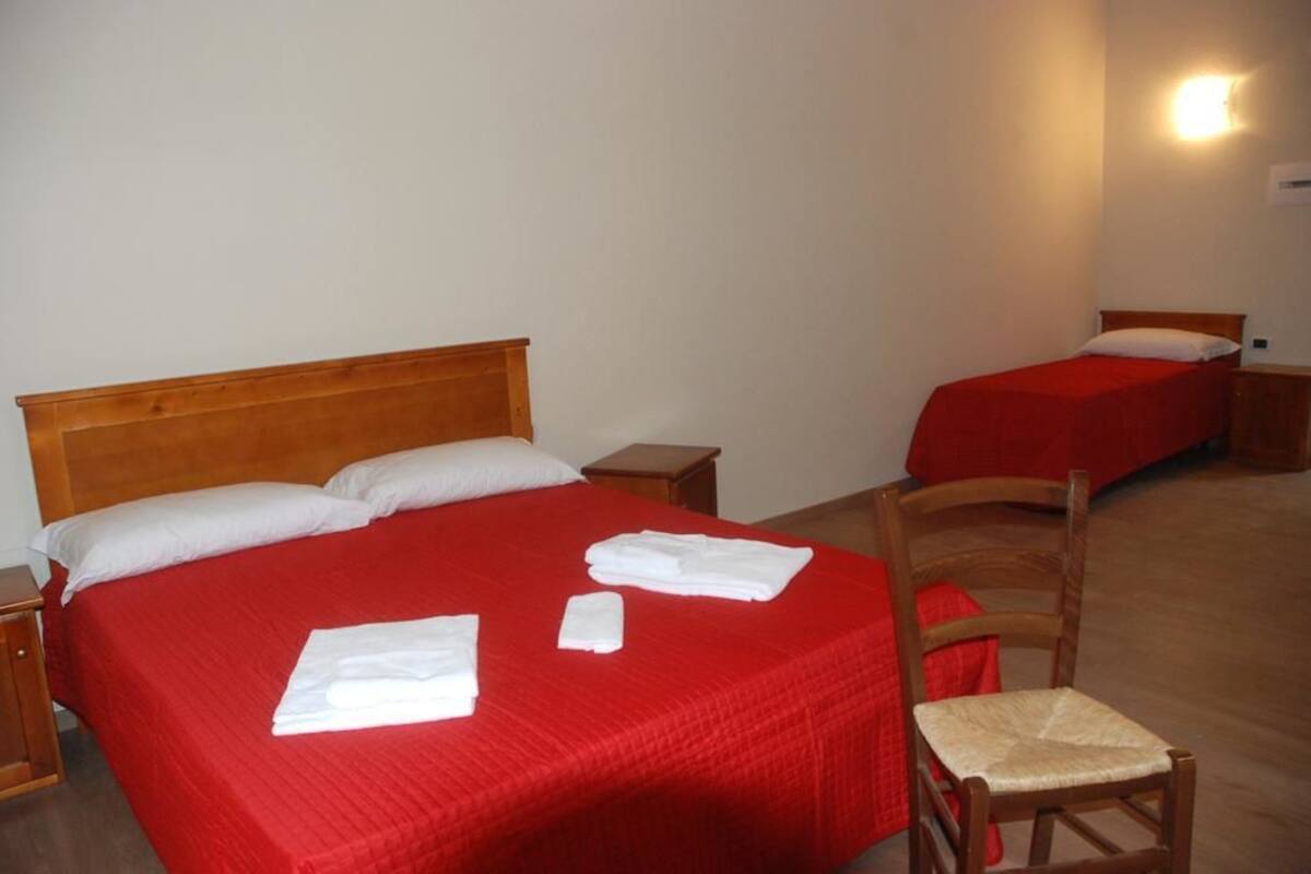 Comfort Triple Room | In-room safe, soundproofing, WiFi (free)