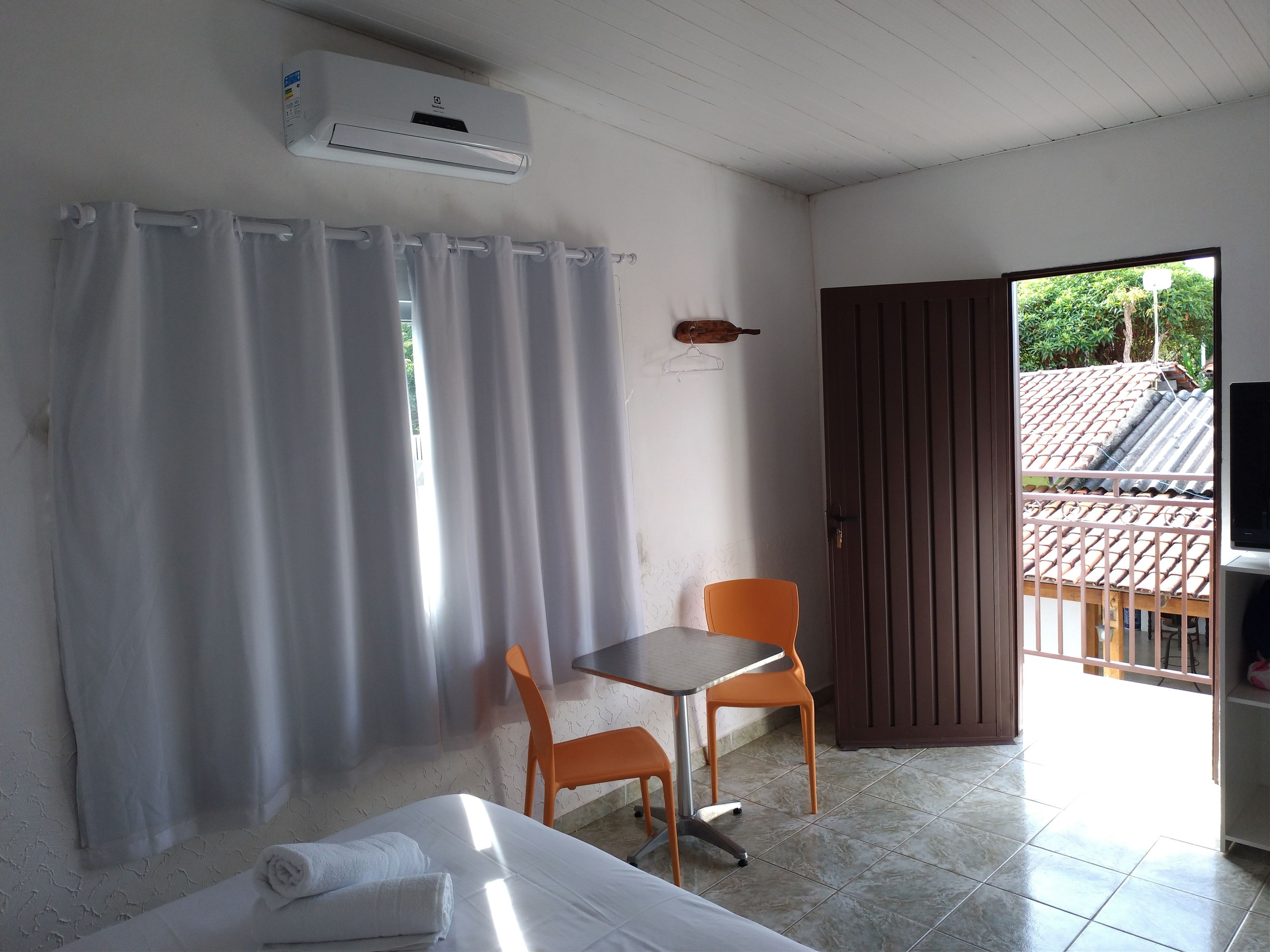 Quarto casal ou duplo (Quarto 01) | Blackout curtains, free WiFi, bed sheets