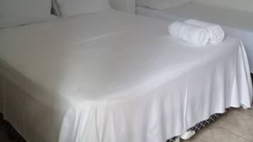 Quarto triplo (Quarto 05) | Cortinas blackout, Wi-Fi de cortesia, roupa de cama