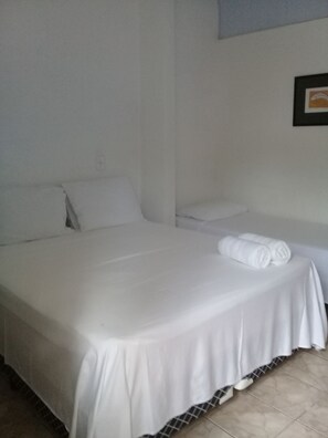 Blackout drapes, free WiFi, bed sheets - Pousada Pouso do Rio (Pirenópolis)