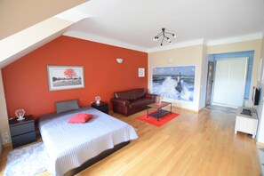 Apartment | Iron/ironing board, free WiFi, bed sheets