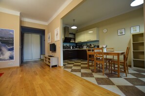 Apartment | Wohnbereich | Flachbildfernseher