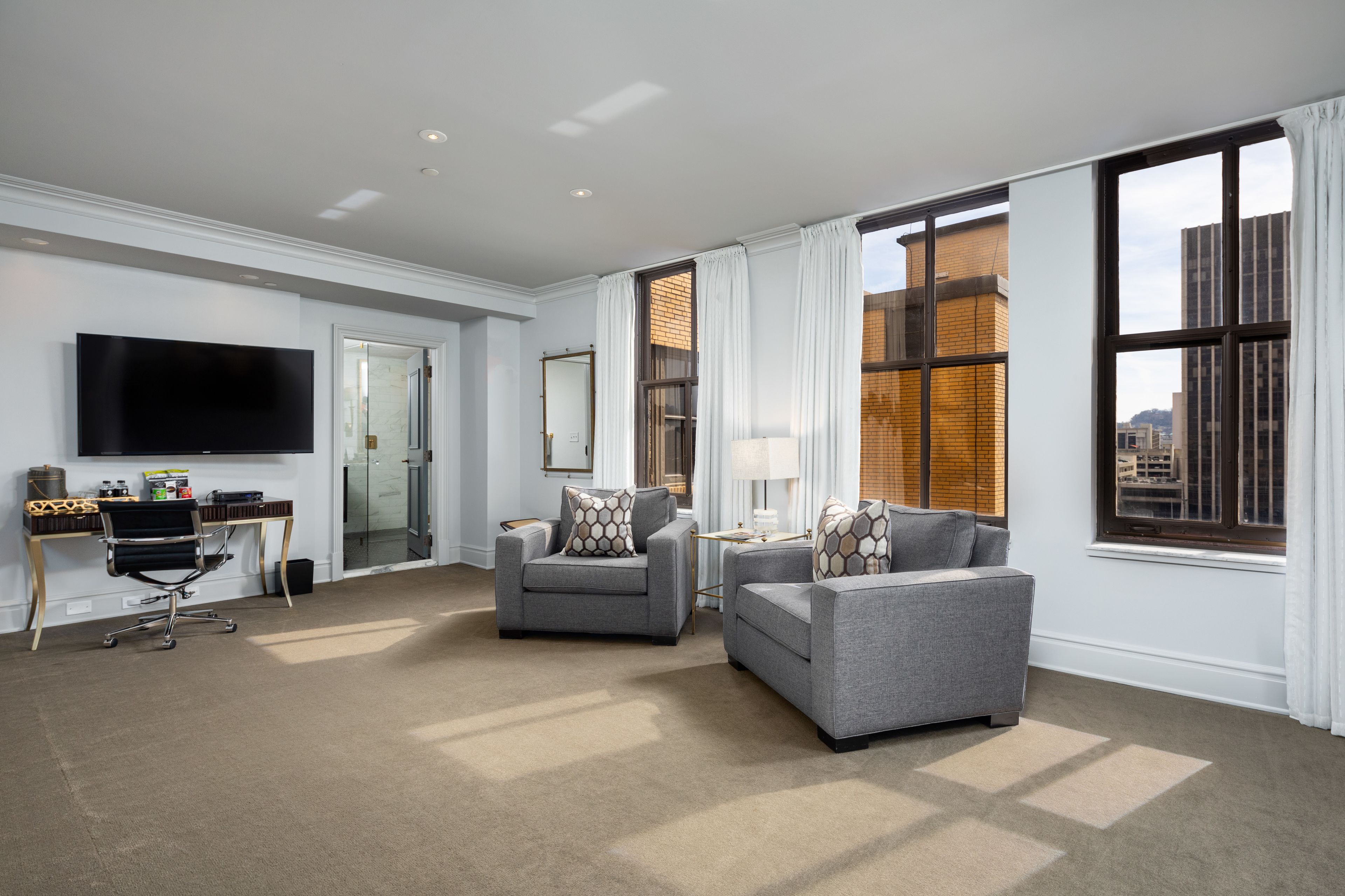 premier suite, 1 king bed, city view | living area | flat-screen tv, netflix