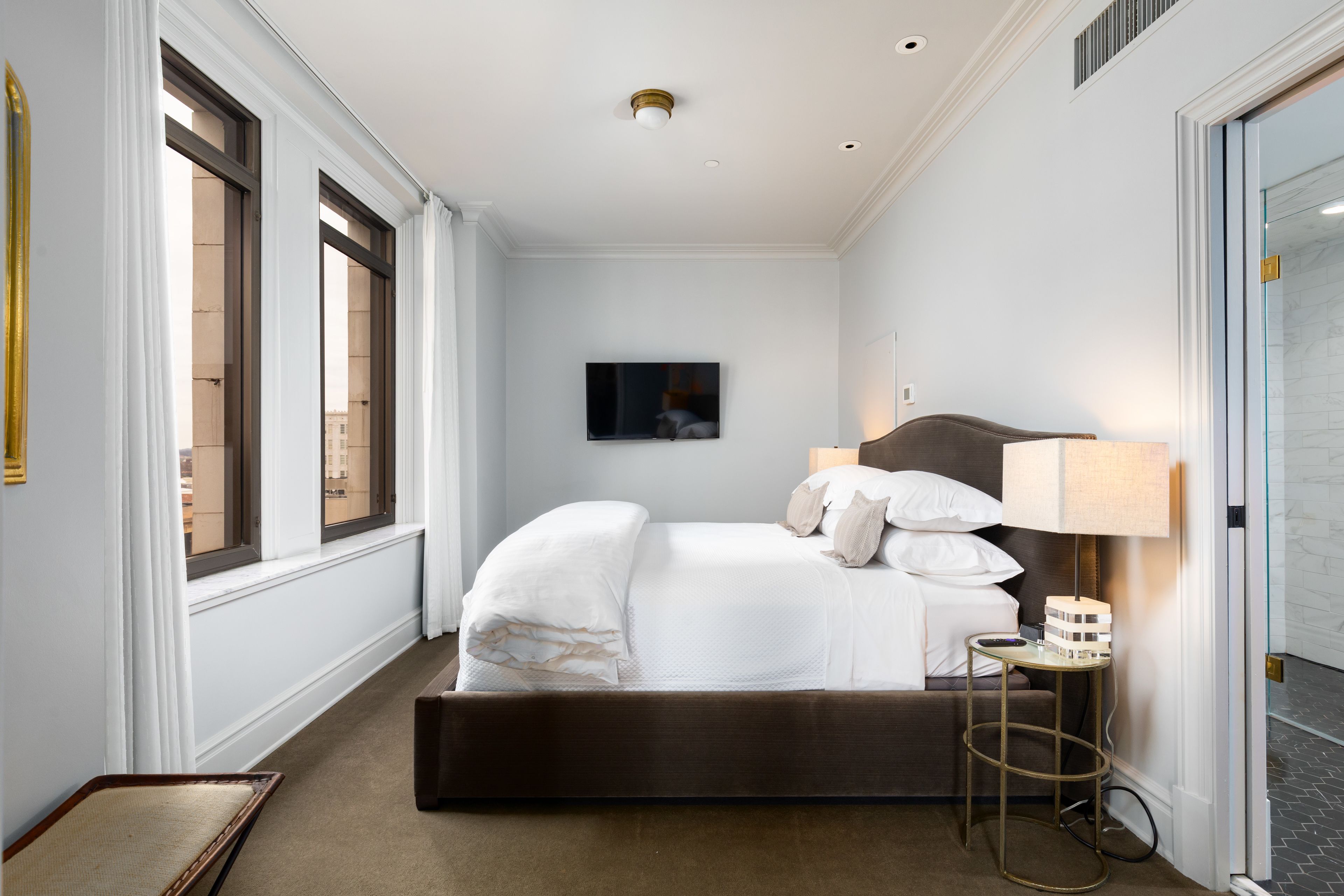 classic suite, 1 king bed, city view | individually decorated, individually furnished, desk, blackout curtains