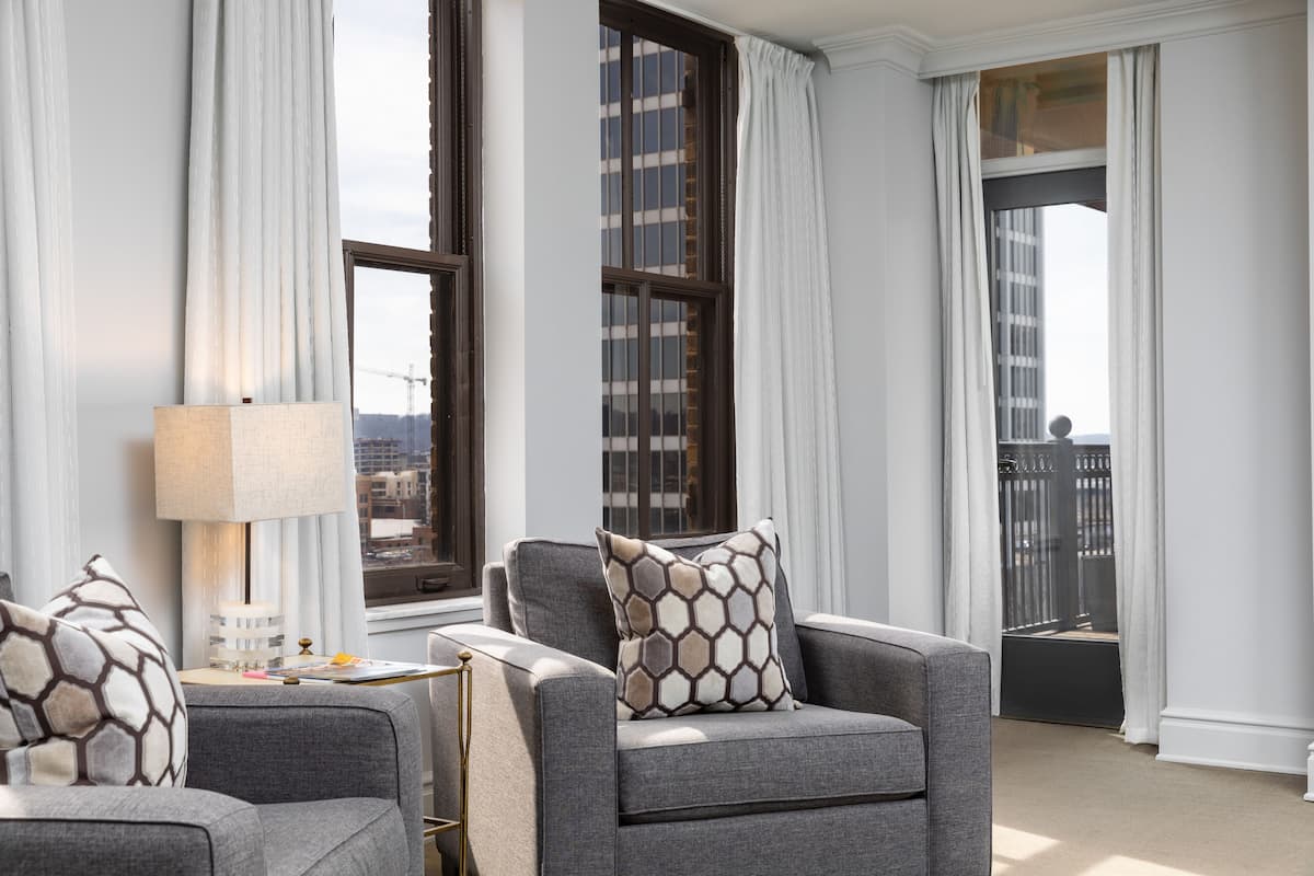 Suíte premier, 1 cama King, vista para a cidade | Vista do quarto