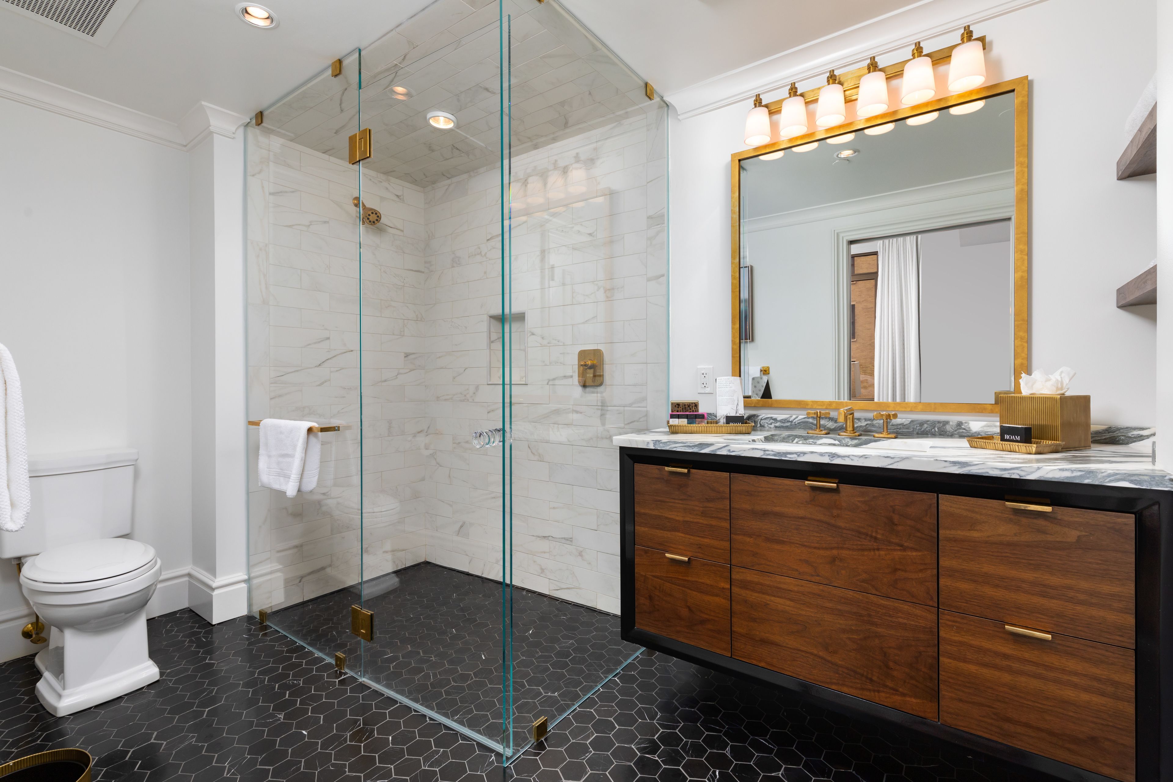 classic suite, 1 king bed, city view | bathroom | shower, hair dryer, bathrobes, towels