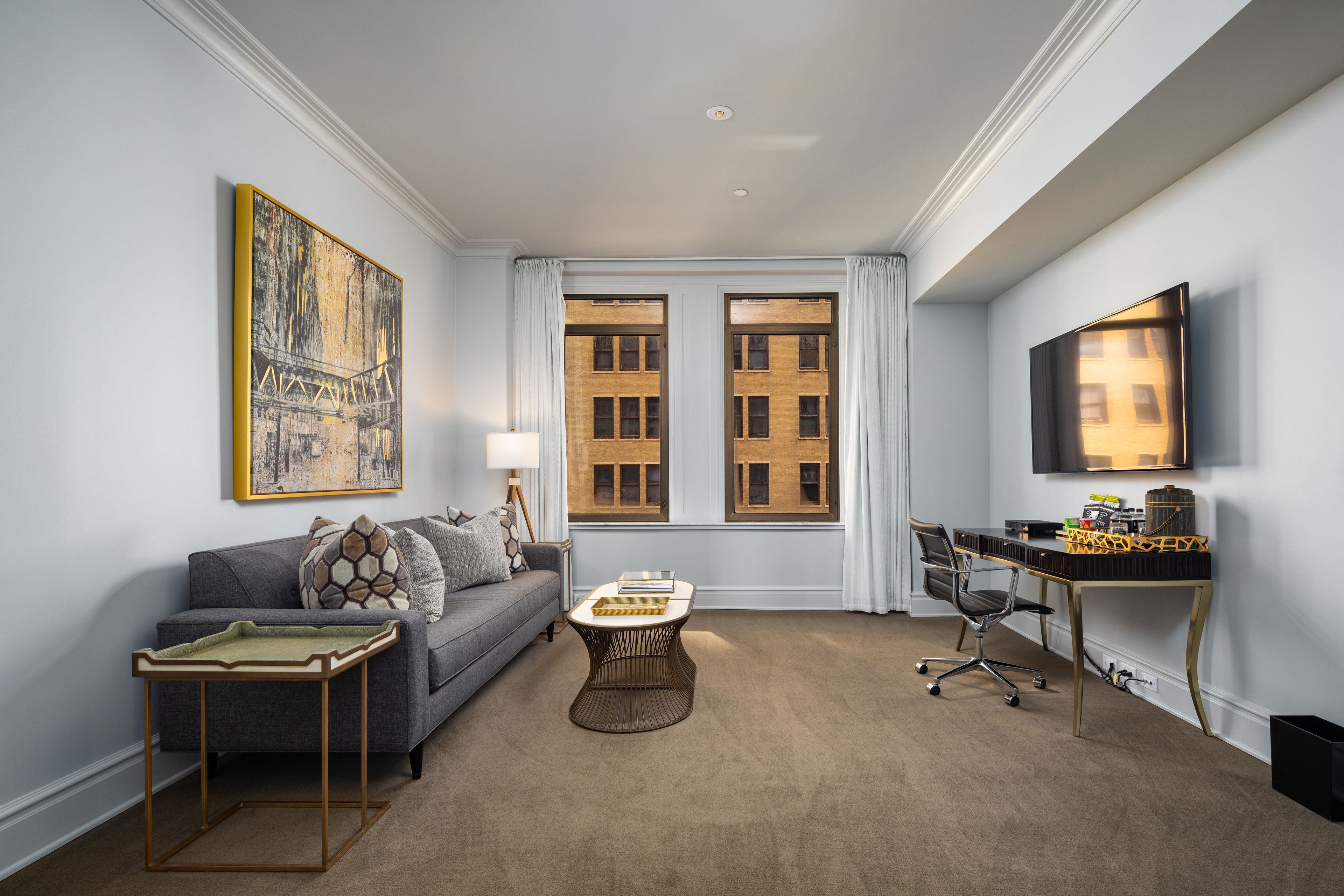 city suite, 1 king bed, city view | living area | flat-screen tv, netflix