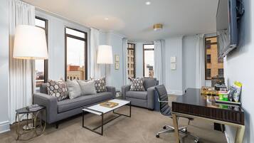 Classic-Suite, 1 King-Bett, Stadtblick | Wohnbereich