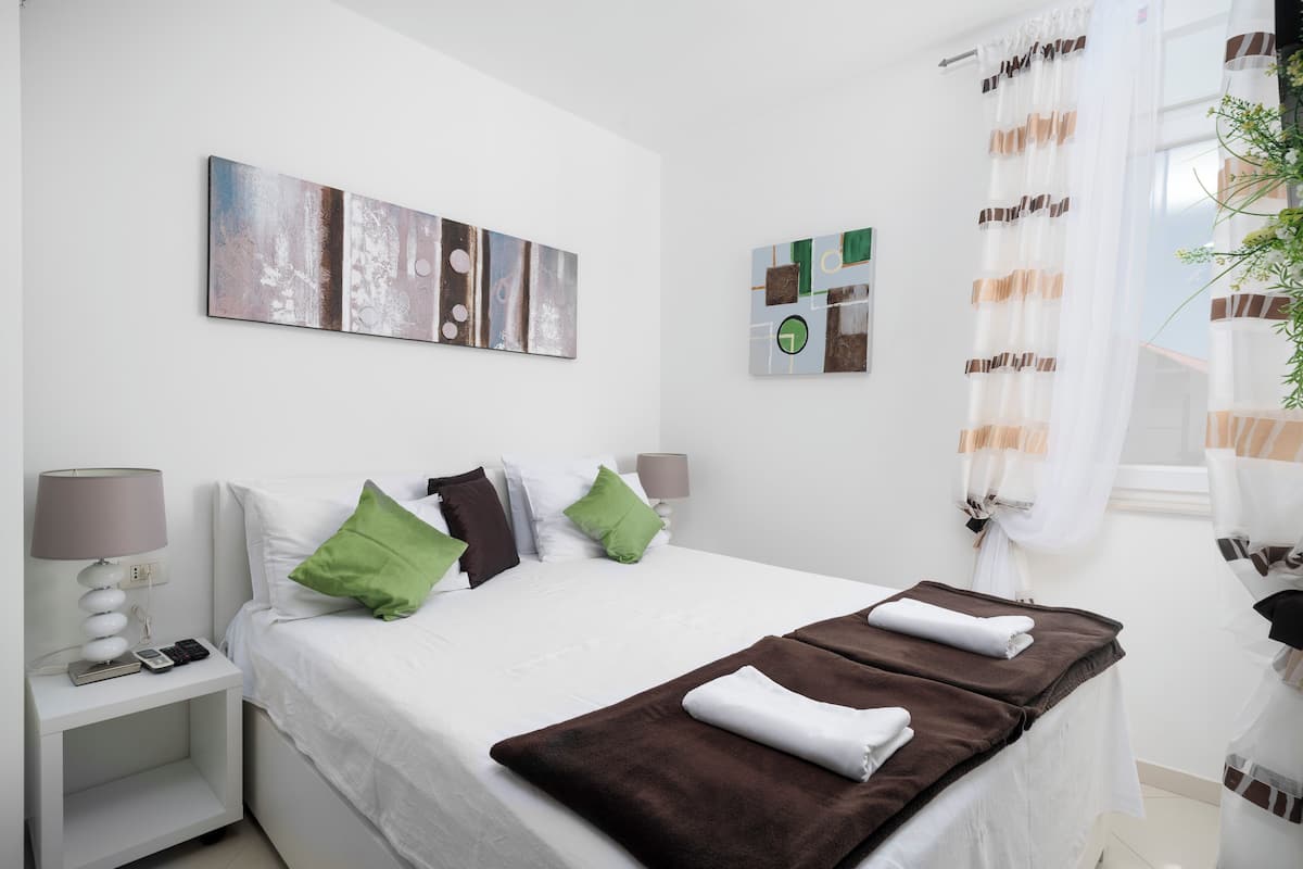 Estudio clásico, vistas al jardín | 1 dormitorio, decoración individual, mobiliario individual