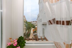 Estudio clásico, vista al jardín | Vista desde la habitación