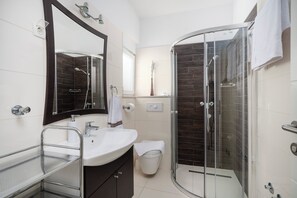 Classic Studio, Garden View | Bathroom | Shower, free toiletries, hair dryer, towels - The Tribunj Suites (Tribunj)