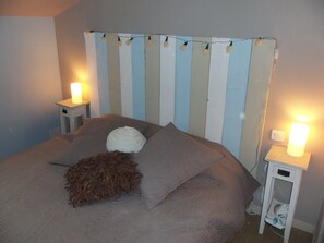 3 chambres, fer et planche à repasser, lit parapluie