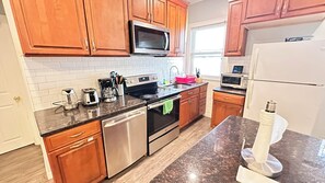 Fridge, microwave, oven, stovetop - 4 Bedroom 2 Bathroom Home Close to Metro, Near Central Boston & Cambridge (Somerville)