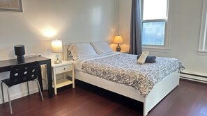 4 bedrooms, iron/ironing board, WiFi, bed sheets - 4 Bedroom 2 Bathroom Home Close to Metro, Near Central Boston & Cambridge (Somerville)