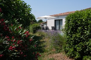 Property grounds - Vacation rental L'ISLE SUR LA SORGUE LS2-331 (L´Isle sur la Sorgue)