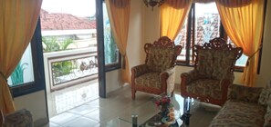 Premium House | Living area - Puri Made 2 Homestay (Banyuwangi)