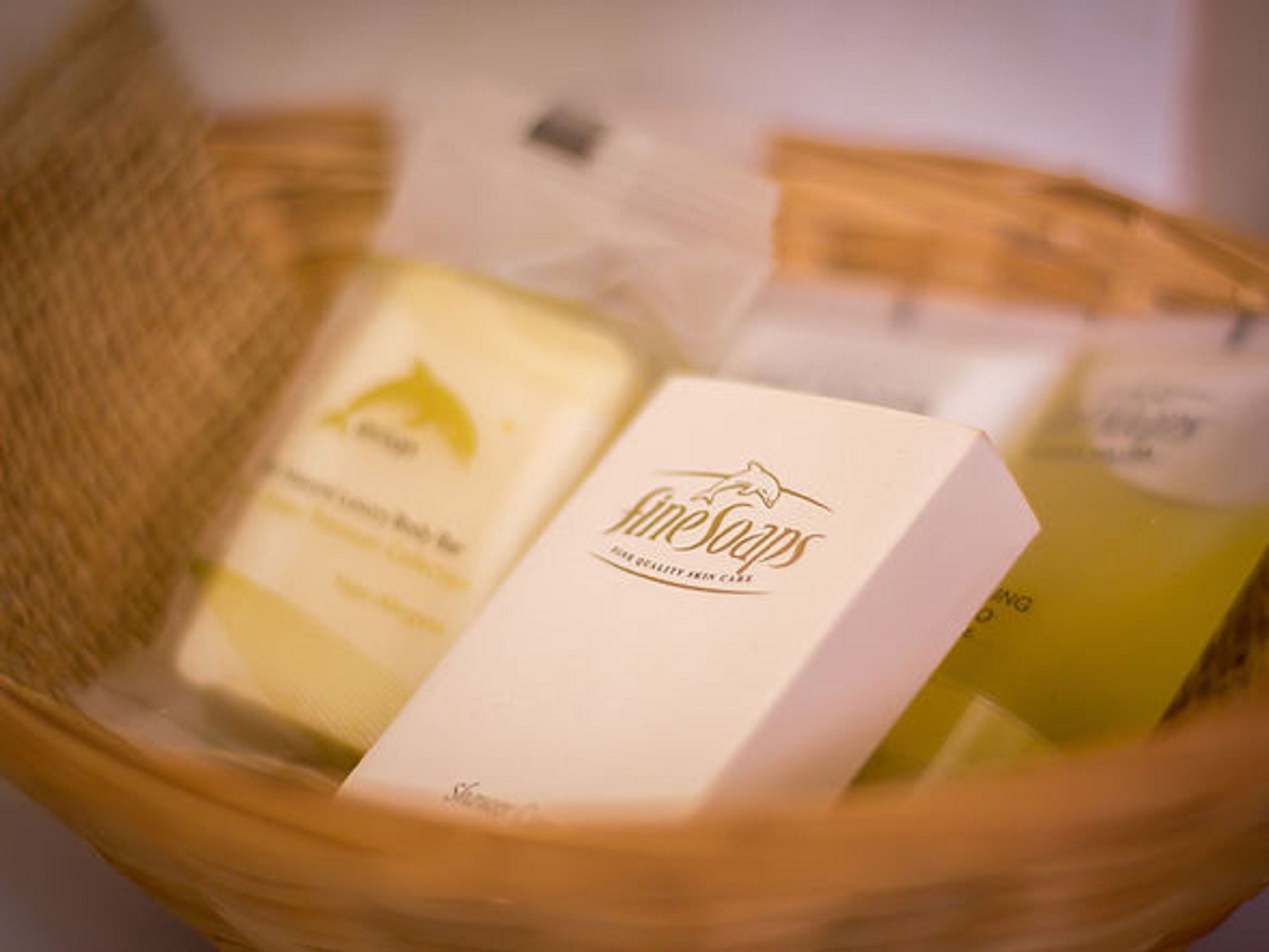 free toiletries, towels