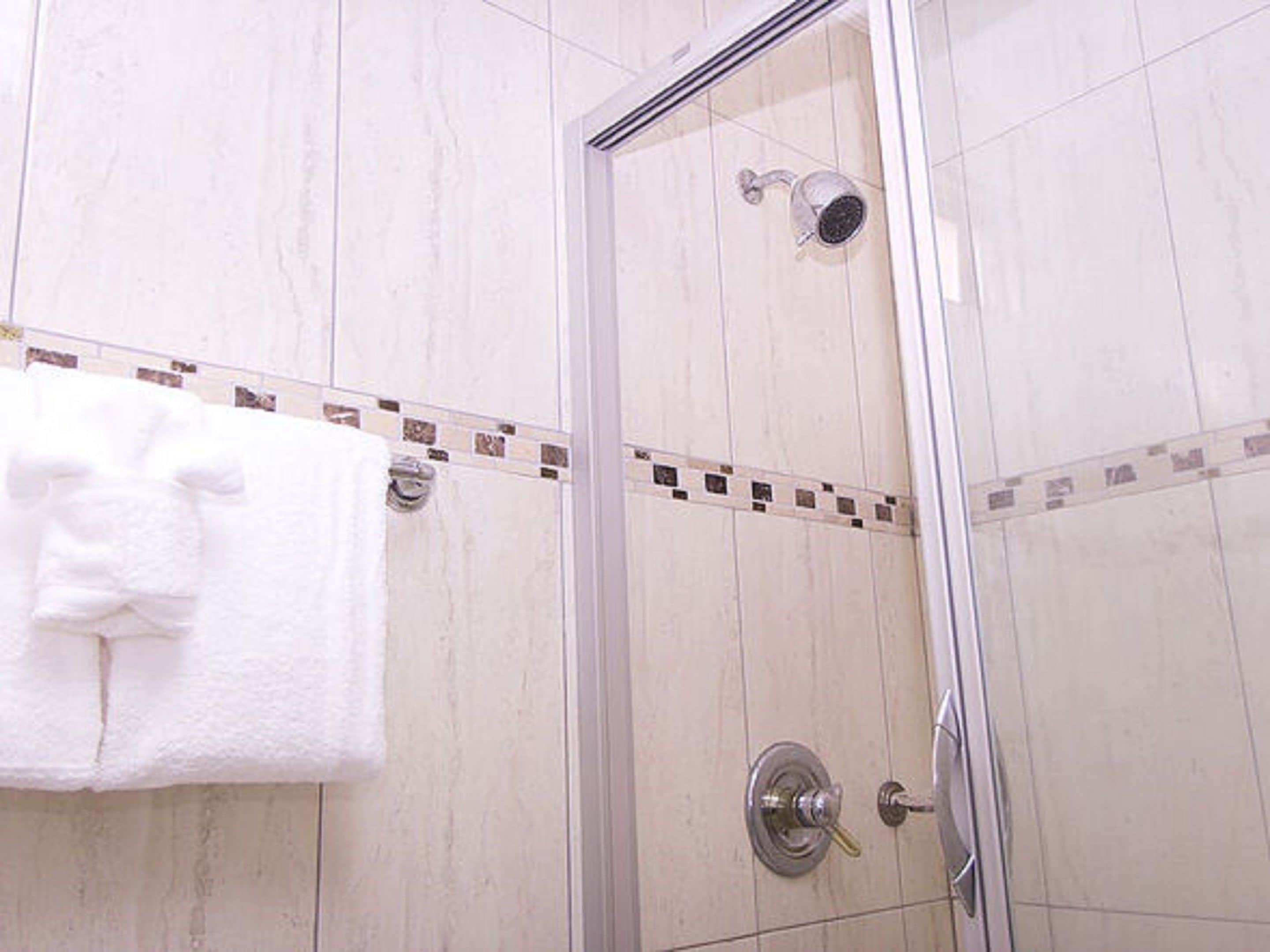 free toiletries, towels