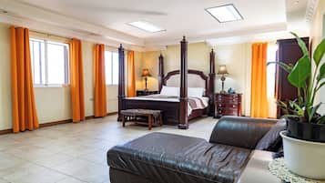 Penthouse Suite | Blackout drapes, iron/ironing board, free WiFi, bed sheets