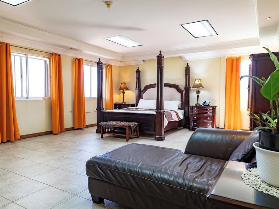 Penthouse Suite | Minibar, cortinas opacas, tabla de planchar con plancha y wifi gratis