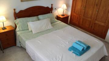 2 chambres, fer et planche à repasser, Wi-Fi gratuit, draps fournis