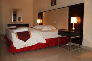 Monolocale Basic, 1 letto singolo, vista città | Una cassaforte in camera, una scrivania, tende oscuranti