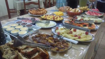 Tägliches inbegriffenes Frühstücksbuffet