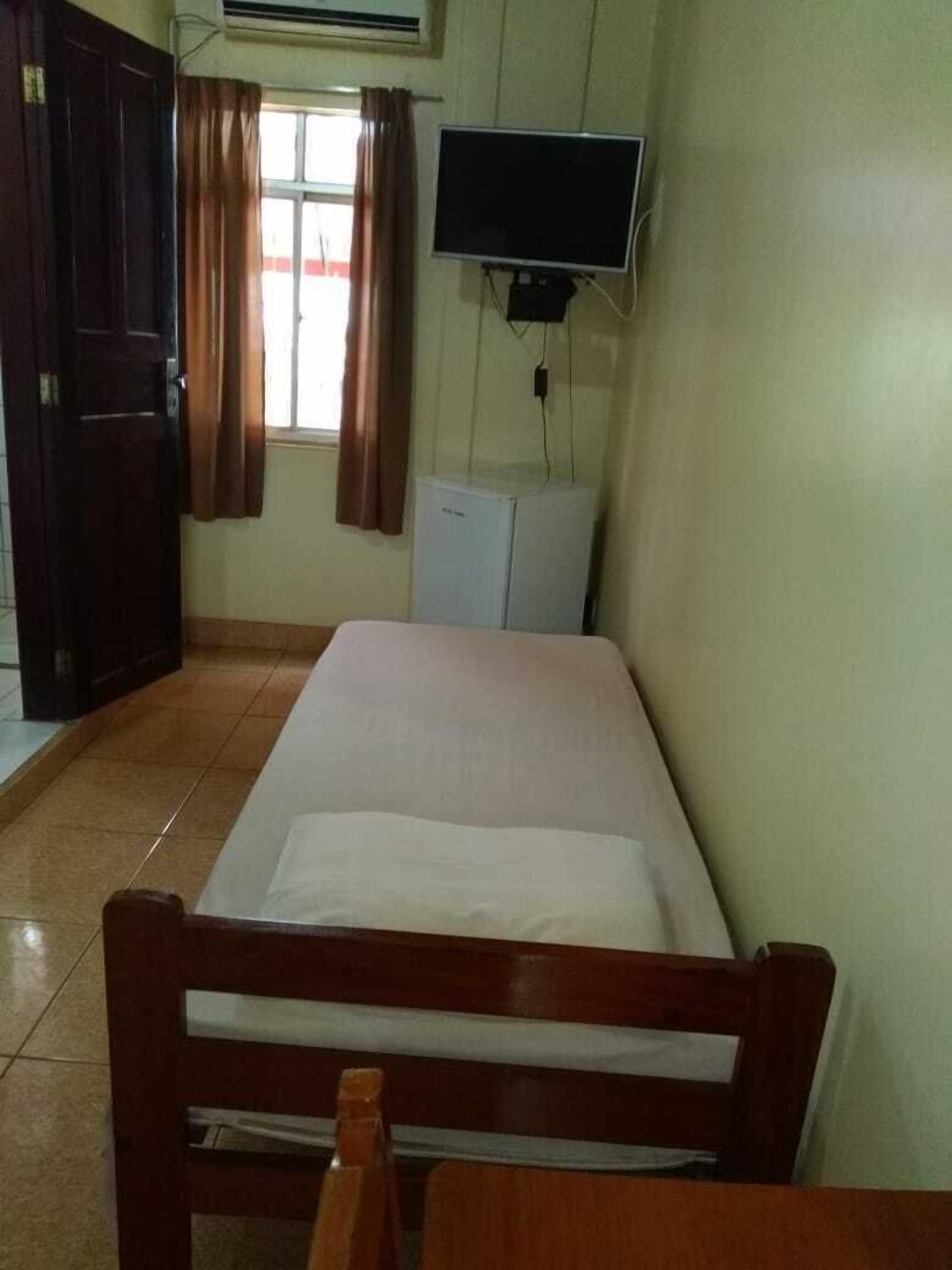 single room, 1 single bed | desk, blackout curtains, iron/ironing board, free wifi