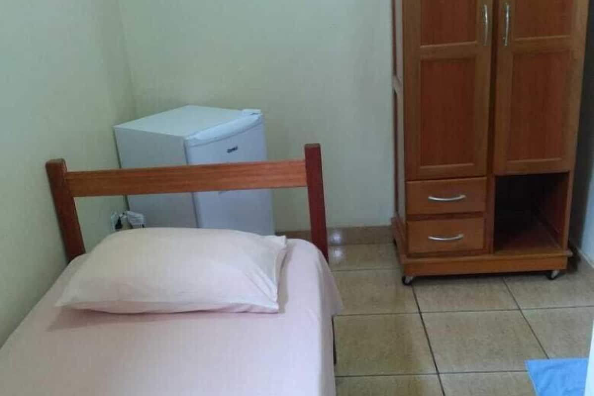 single room, 1 single bed | desk, blackout curtains, iron/ironing board, free wifi