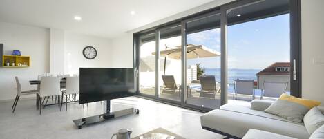 TV, fireplace, video-game console