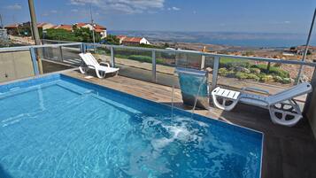 Private pool