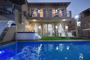 Front of property - evening/night - villa lalo (Tiberias)