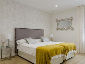 3 bedrooms, iron/ironing board, Internet, bed sheets