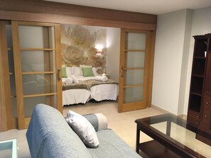 Iron/ironing board, Internet, bed sheets