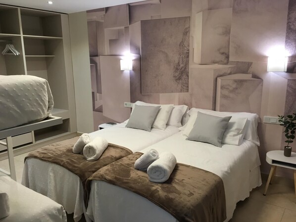 Iron/ironing board, Internet, bed sheets