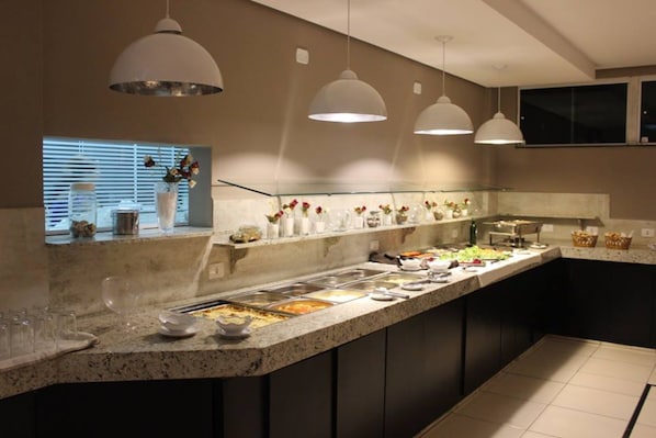 Free daily buffet breakfast - Hotel Portobello (Aparecida)