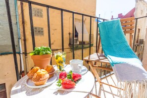 Outdoor dining - Mediterrani Studio - The Old Town (Tarragona)