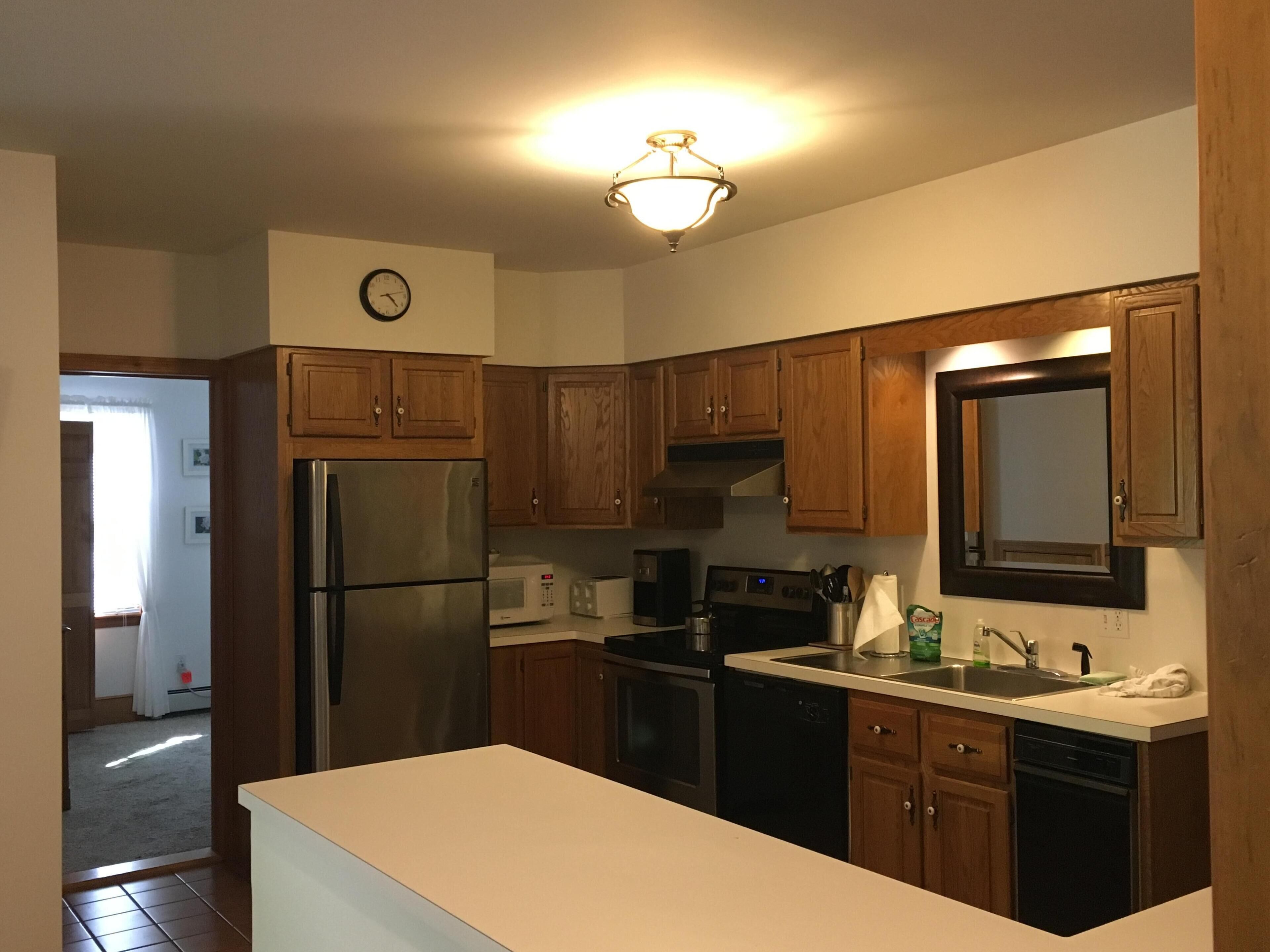 West End - Spacious Garden Home, Great Location & Pet Friendly