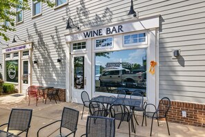 Outdoor dining - Clemson Lover's Dream Cottage (Clemson)