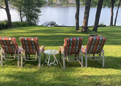 Convenient, clean and cozy 3 bedroom, 2 bath overlooking idyllic lake whittemore