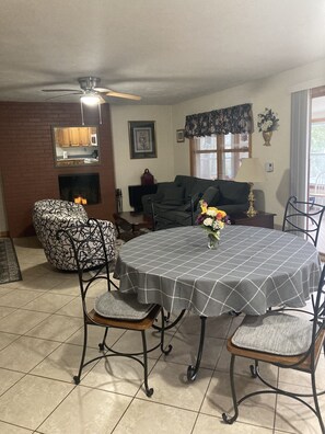 Interior - Convenient, clean and cozy 3 bedroom, 2 bath overlooking idyllic lake whittemore (Spencer)