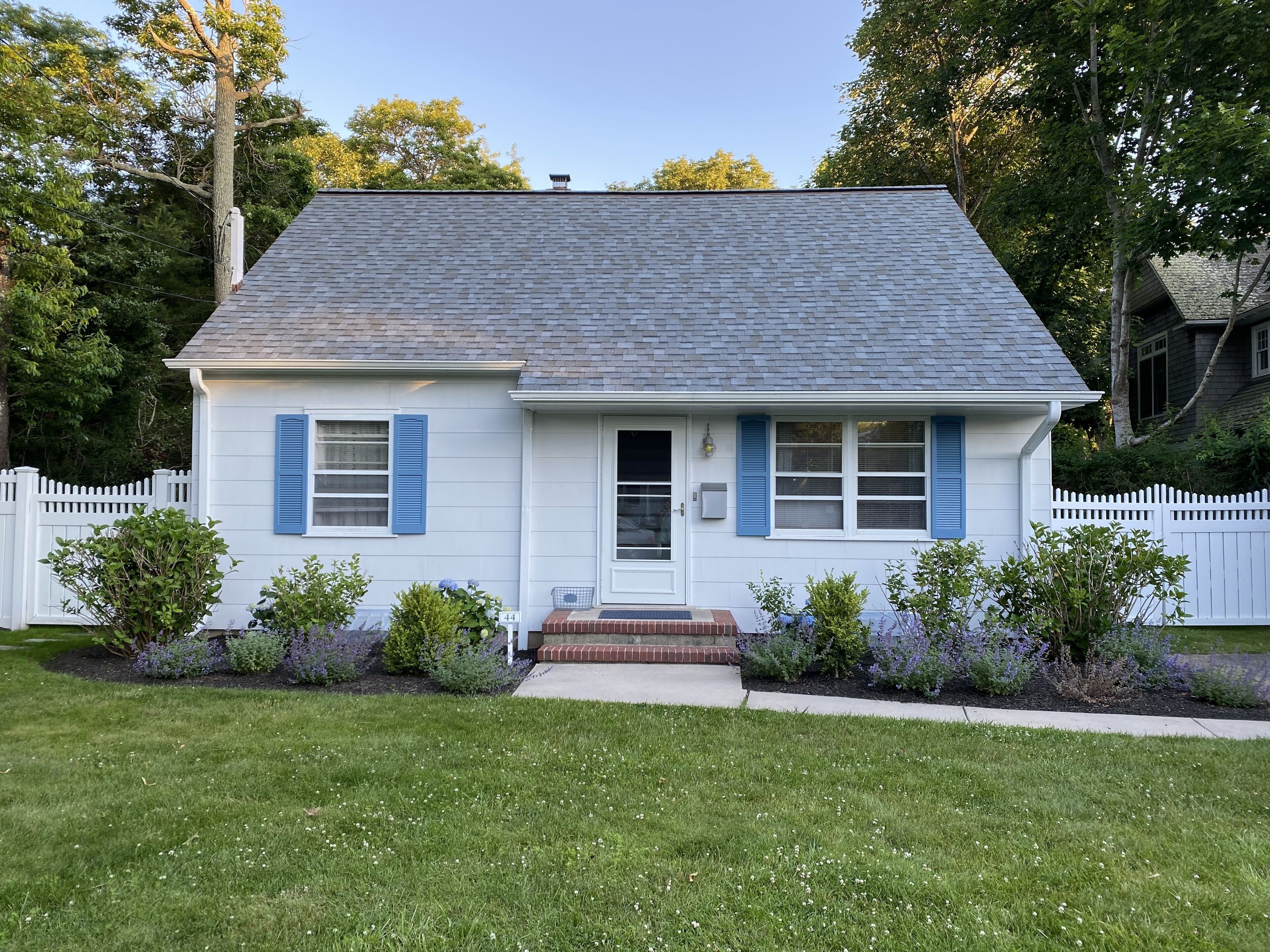Cottage in Southampton Village; Relax in your own private park!