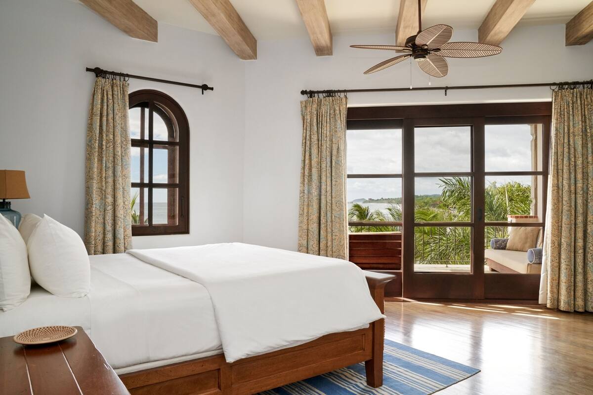 Classic Room, 1 King Bed, Ocean View | Premium bedding, in-room safe, blackout curtains