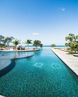 3 outdoor pools, free pool cabanas, pool loungers