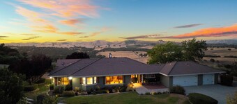 4.5 Acre Secluded Ranch w/ Panoramic Views • Fire Pit | Olive Ranch by AvantStay