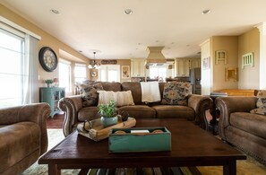 Smart TV, pebolim, mesa de pingue-pongue