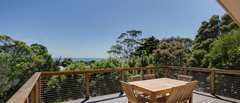 تناول الطعام بالخارج